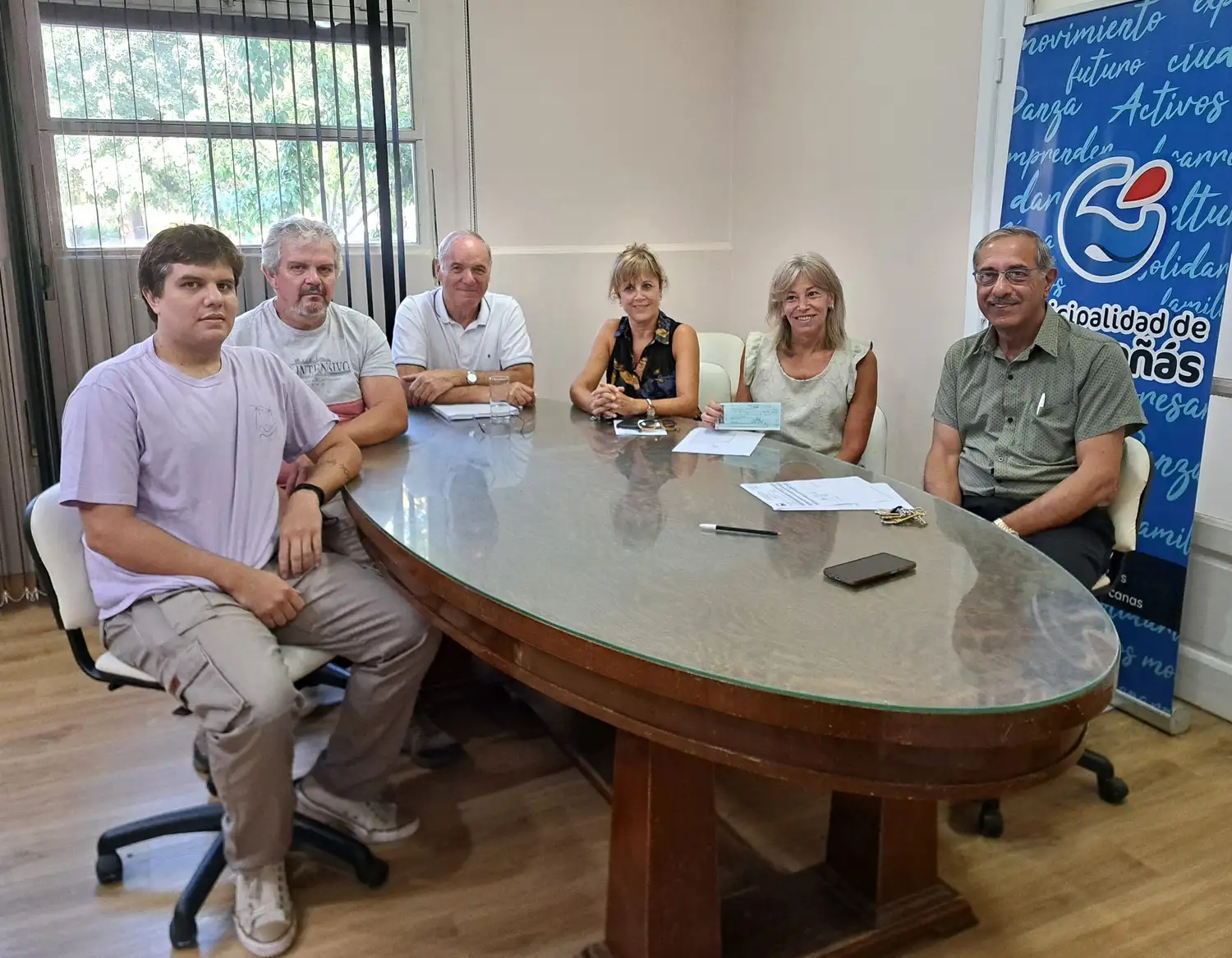 La entrega de aportes se llevó adelante en la municipalidad.