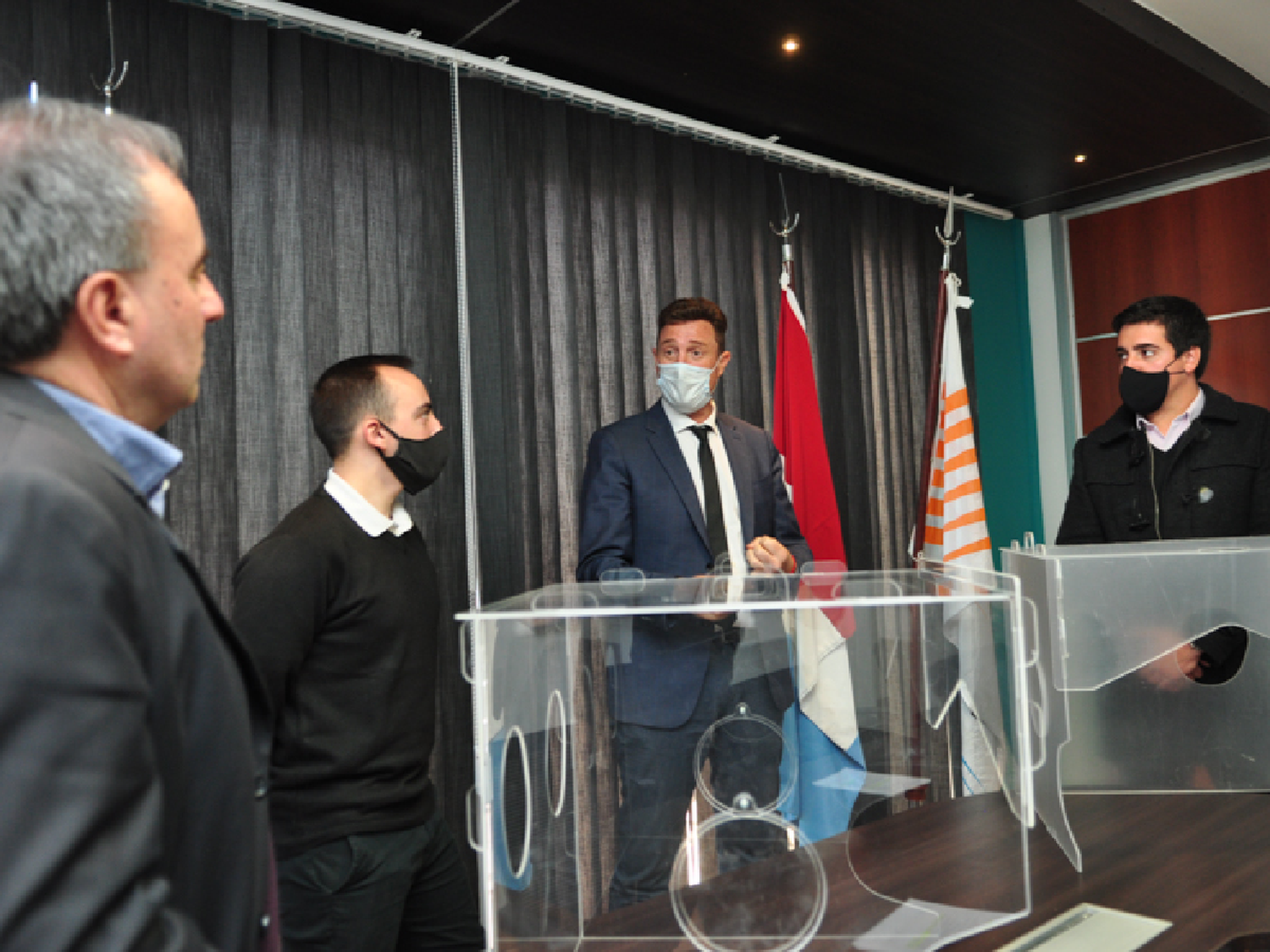 Entregaron cabinas de aislamiento al COE Regional para pacientes con Covid