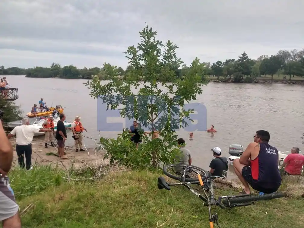 Una camioneta se cayó al río Gualeguaychú