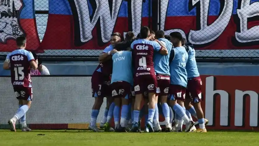 Arsenal le sacó el invicto a Atlético Tucumán