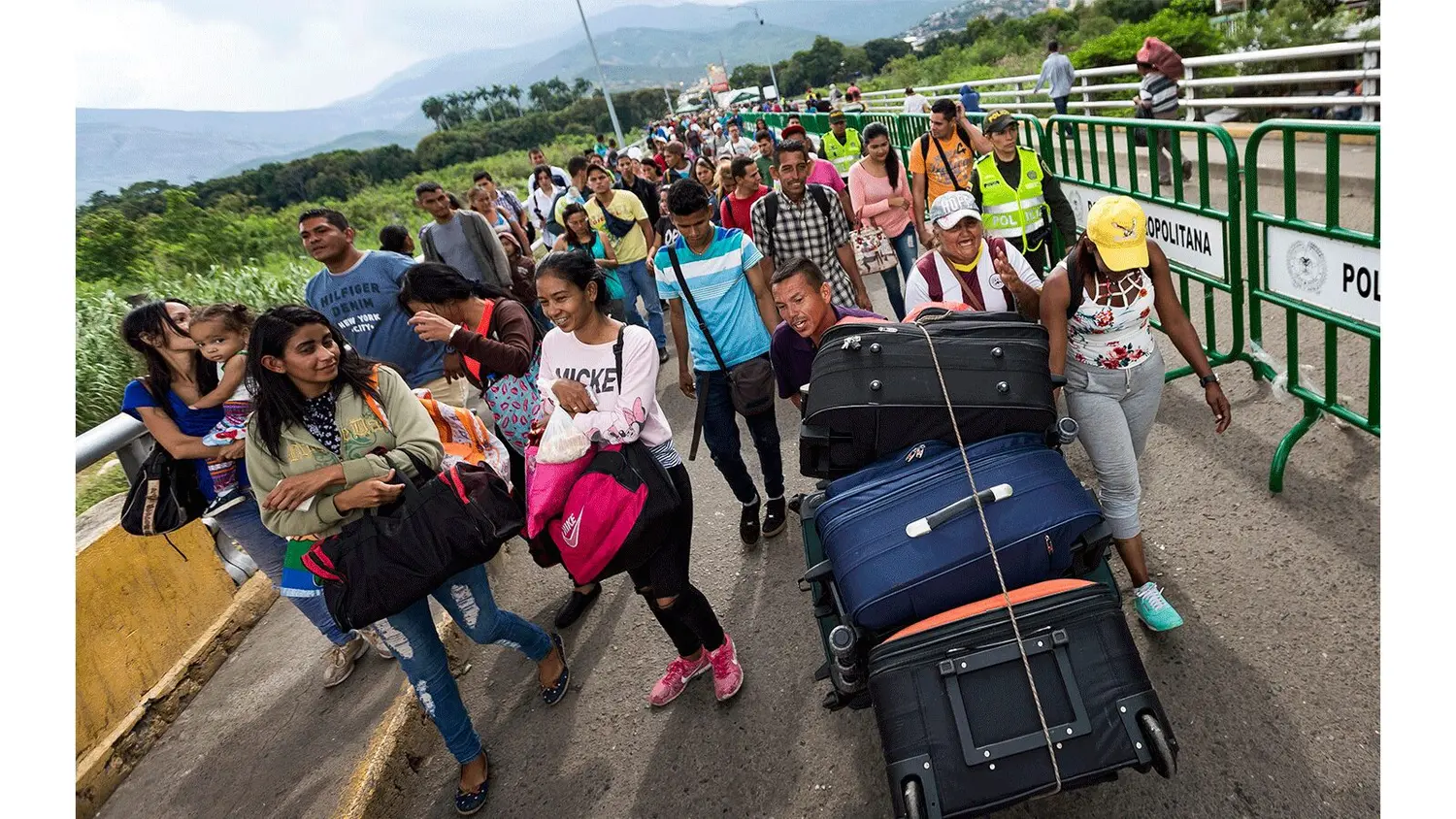 Régimen de Maduro cierra frontera con Colombia y restringe paso de venezolanos