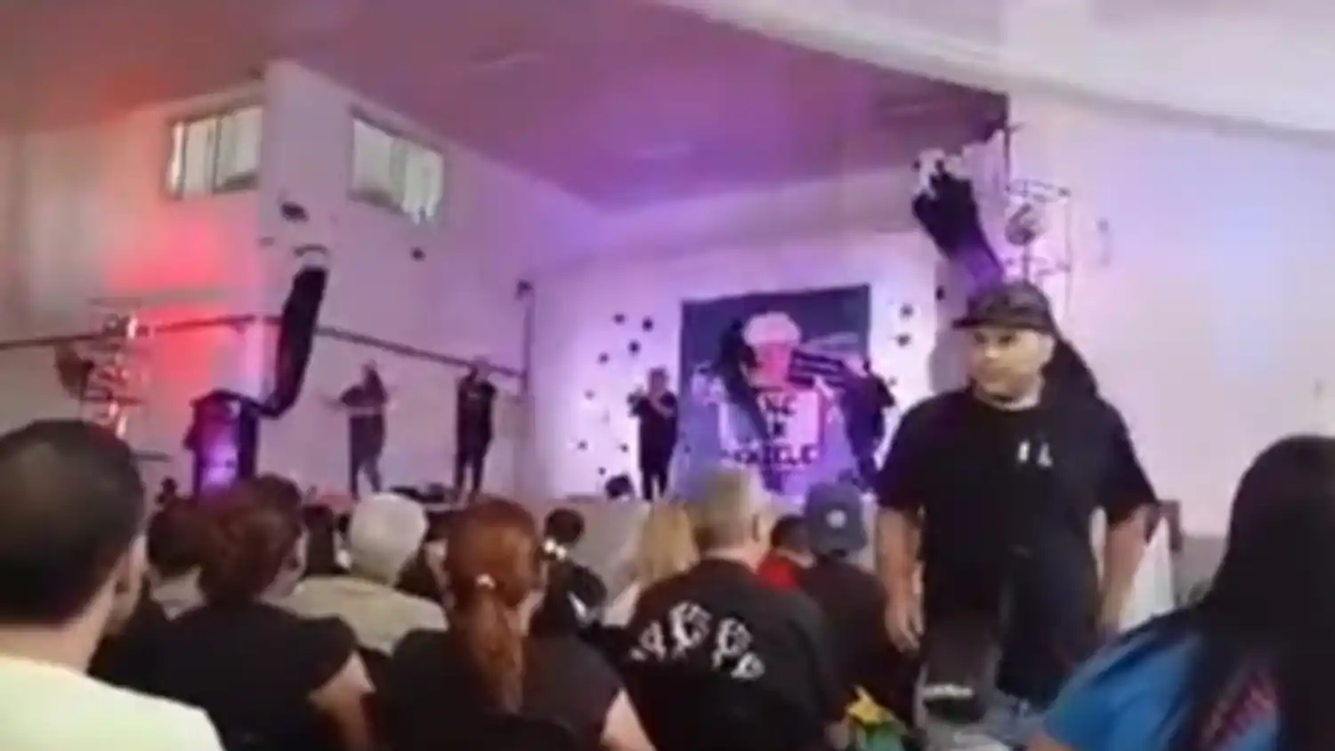 Pelea por un auto estacionado desató batalla campal en jardín de San Martín: padres y vecinos a las piñas en pleno acto