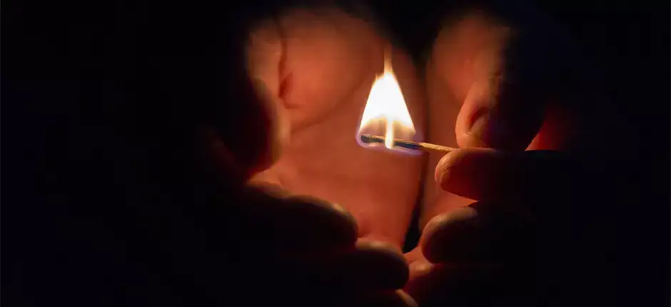 Un hombre de 58 años fue agredido por sus dos hijos que luego intentaron incendiar la casa