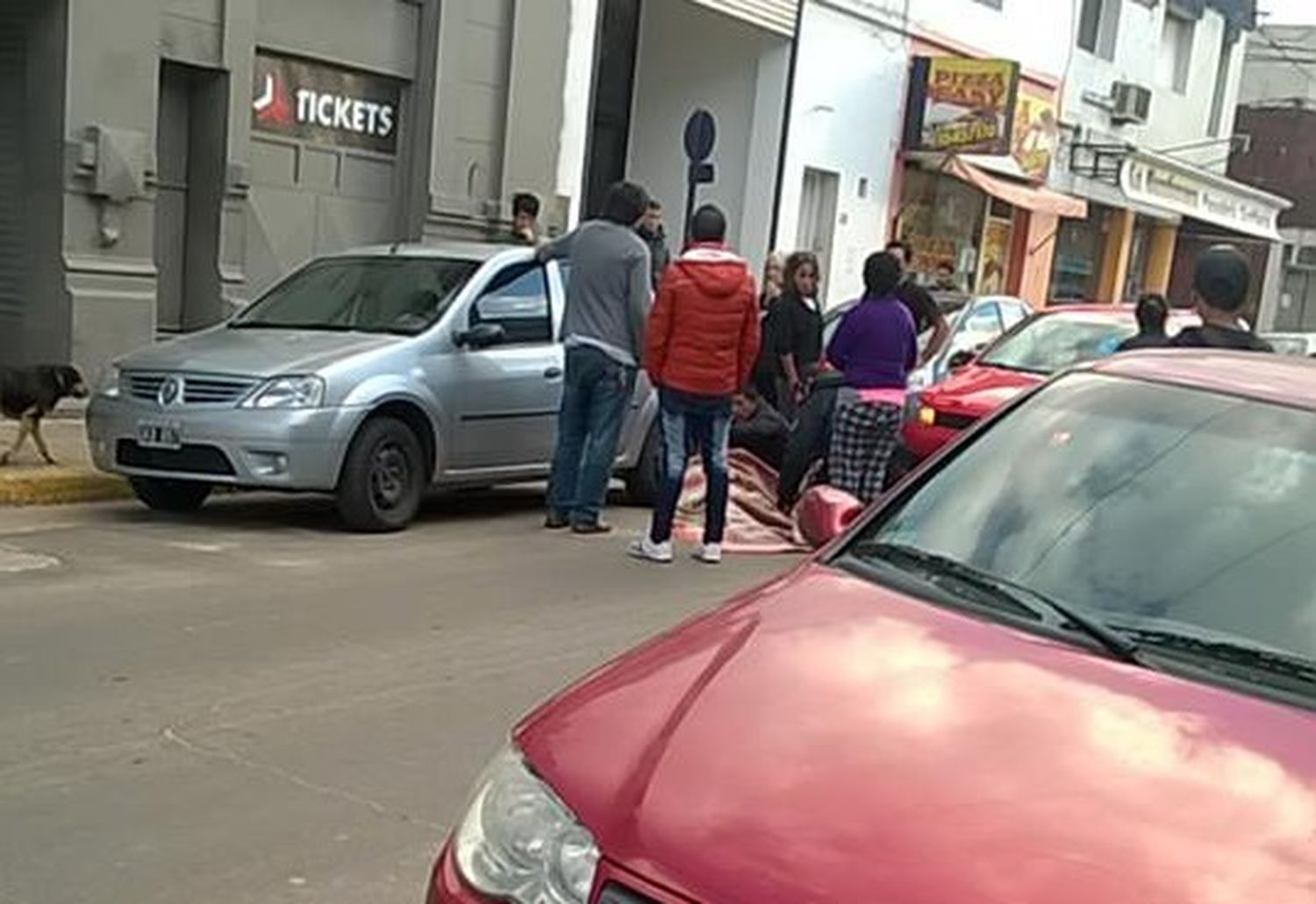 Una anciana resultó fracturada al ser atropellada en el centro