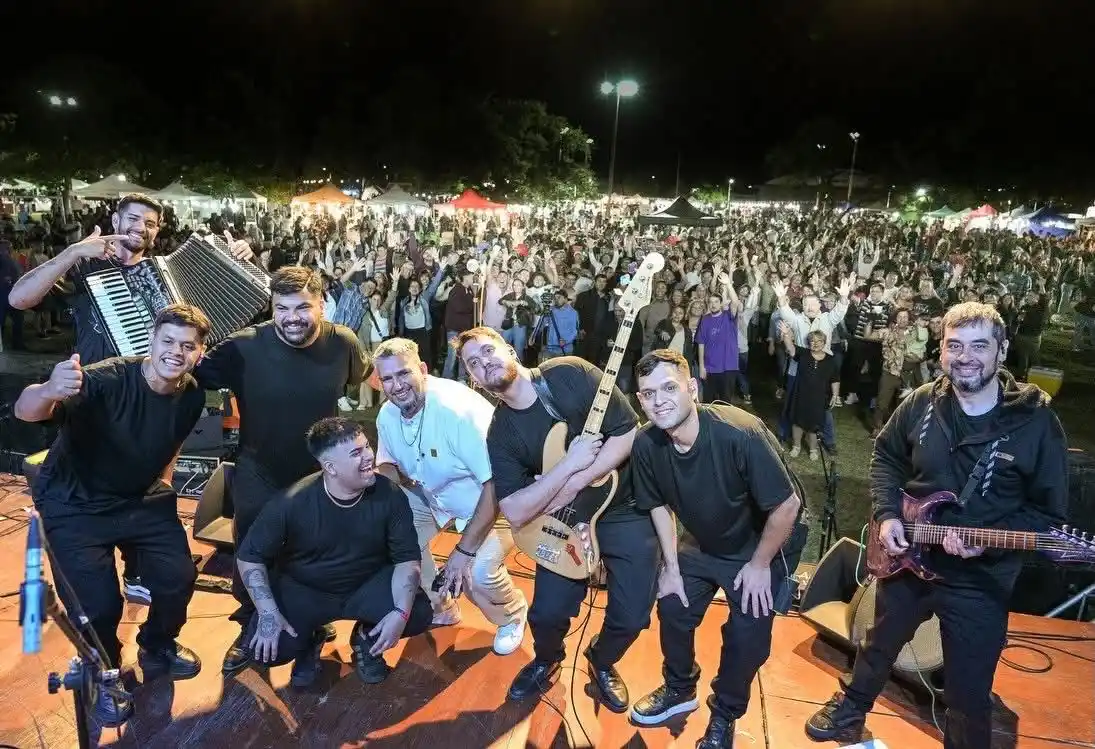 La Esencia de la Cumbia fue la banda que generó una gran convocatoria.