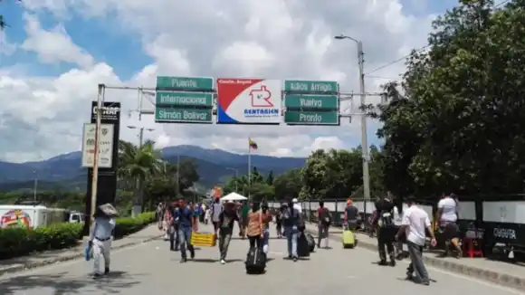 Aprueban cobro de IMPUESTO DE SALIDA por frontera con Colombia, medida estimularía paso ilegal por trochas