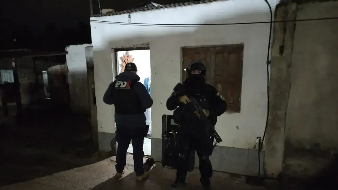 La PDI detuvo a dos hombres y secuestró armas de fuego tras una investigación por disparos - 2