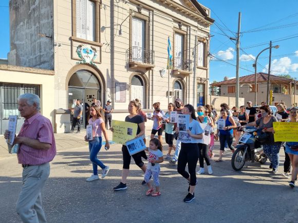 Caso Cañete: Familiares y amigos marcharon para pedir justicia y abrieron la hipótesis para que se investigue cómo se produjeron las lesiones