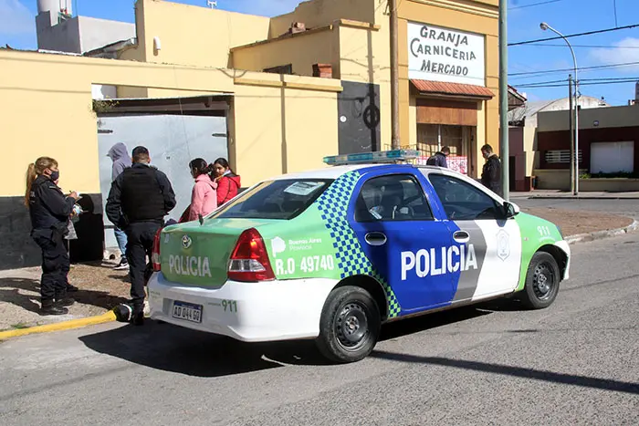 Lo acusan de robarle el dinero a un “trapito”