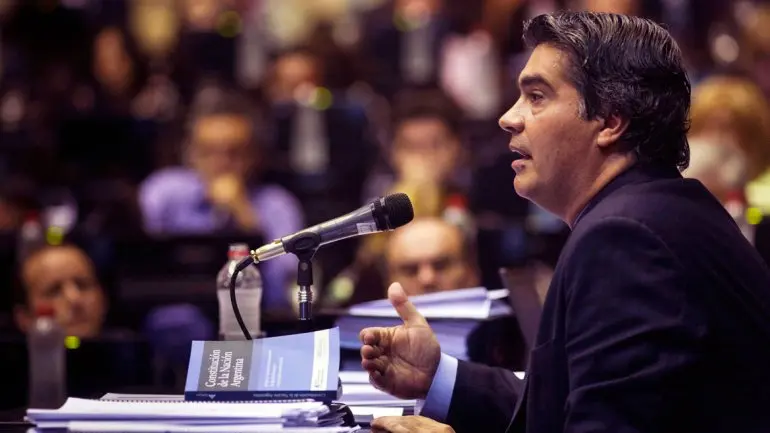 Capitanich en Diputados: Sostuvo que analizan modificación al mínimo no imponible y denunció "desestabilización"