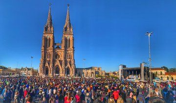 Peregrinación a Luján: el obispo Vázquez pidió superar  "todo tipo de grietas y diferencias"