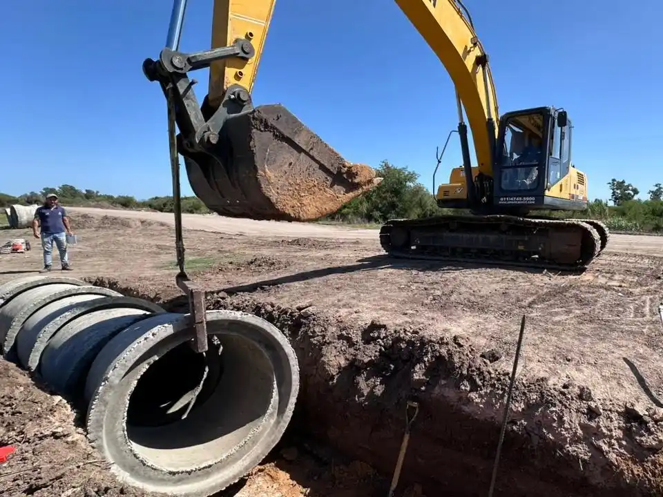 Comenzó la construcción del sistema de desagües en la conexión de Avenida Alsina con Ruta 136