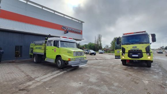 Centrosider: tres cuarteles intervinieron en un incendio dentro del depósito