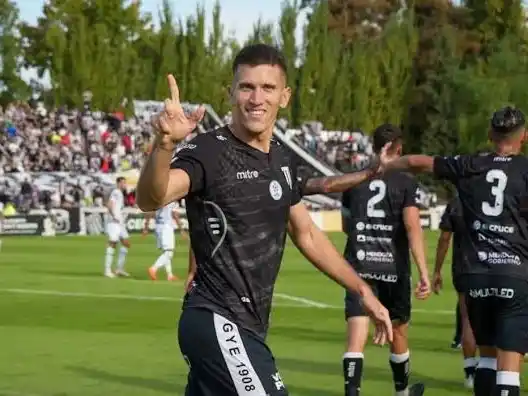 Deportivo Madryn y Gimnasia (M) se enfrentan por el ascenso