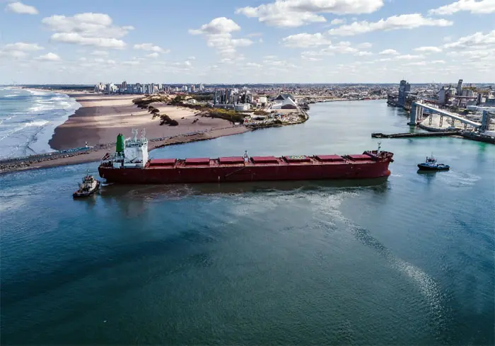 Puerto Quequén realizó siete movimientos de buques en una mañana