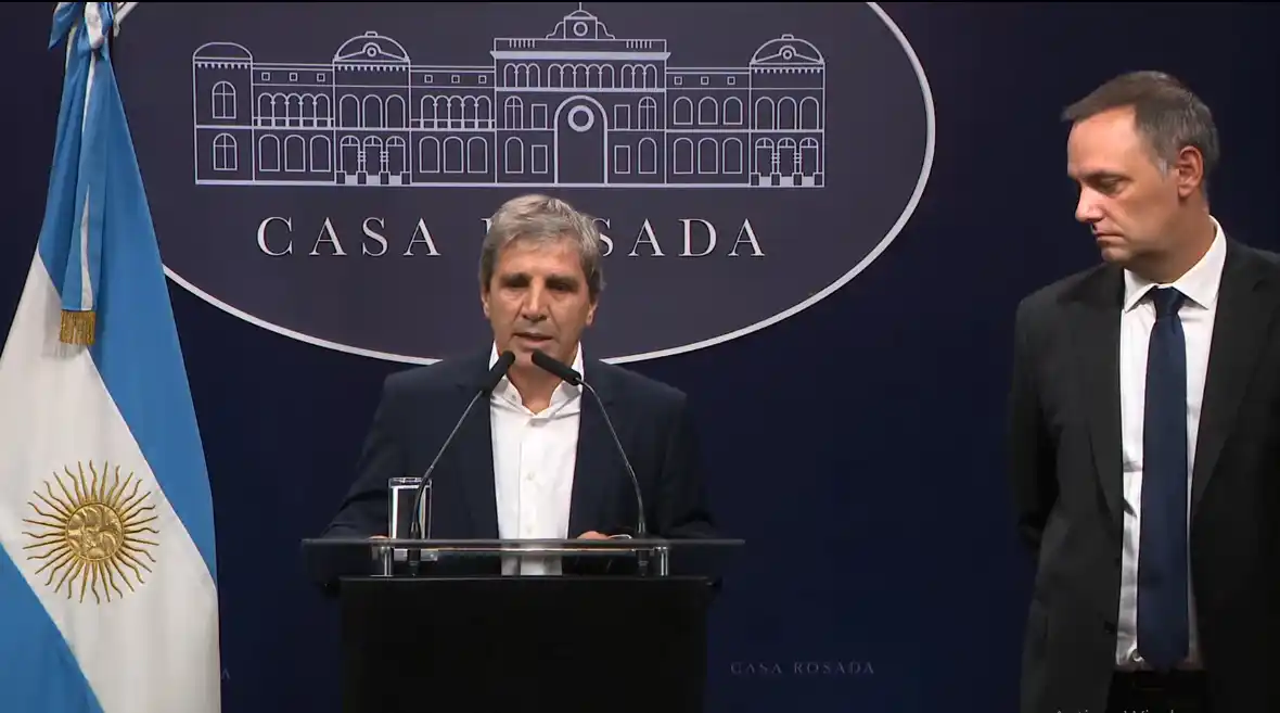 Luis Caputo, al anunciar la baja de las retenciones.