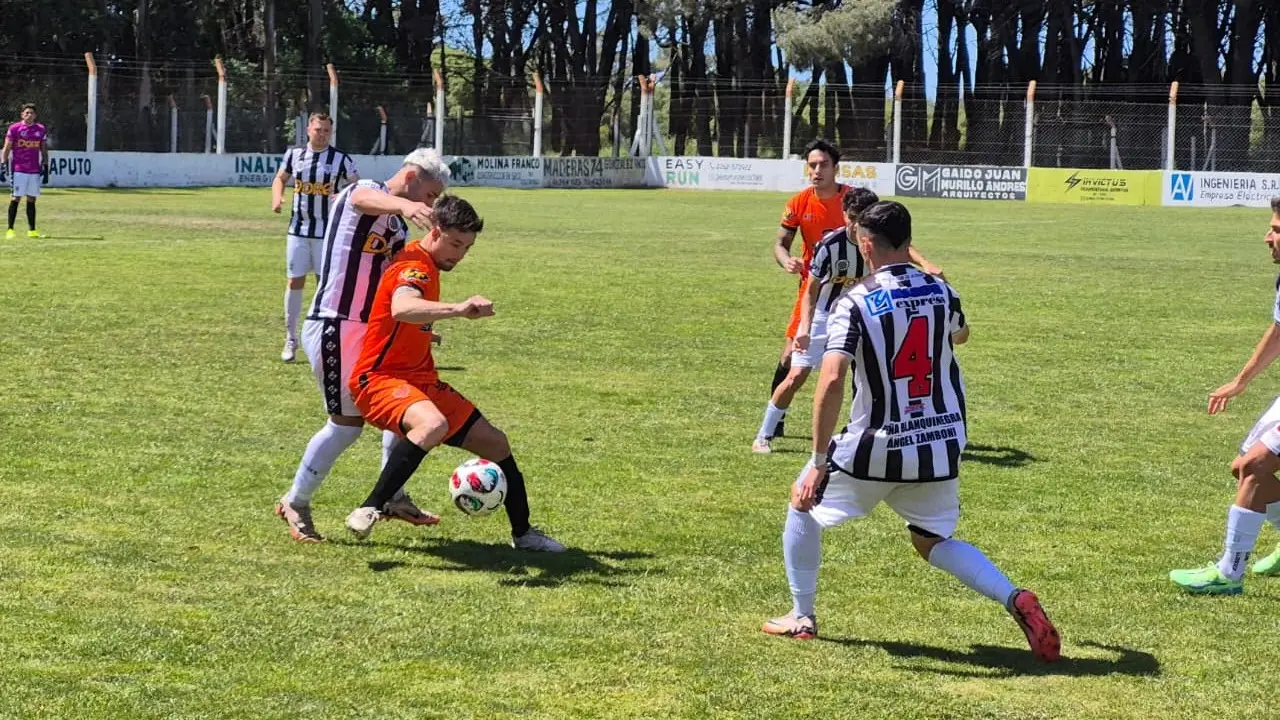 Villa Díaz Vélez cayó en el debut ante Atlético Mar del Plata