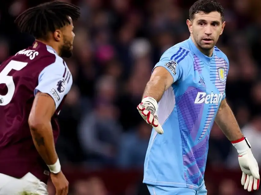“Dibu” Martínez no tuvo demasiado trabajo ante Cardiff.