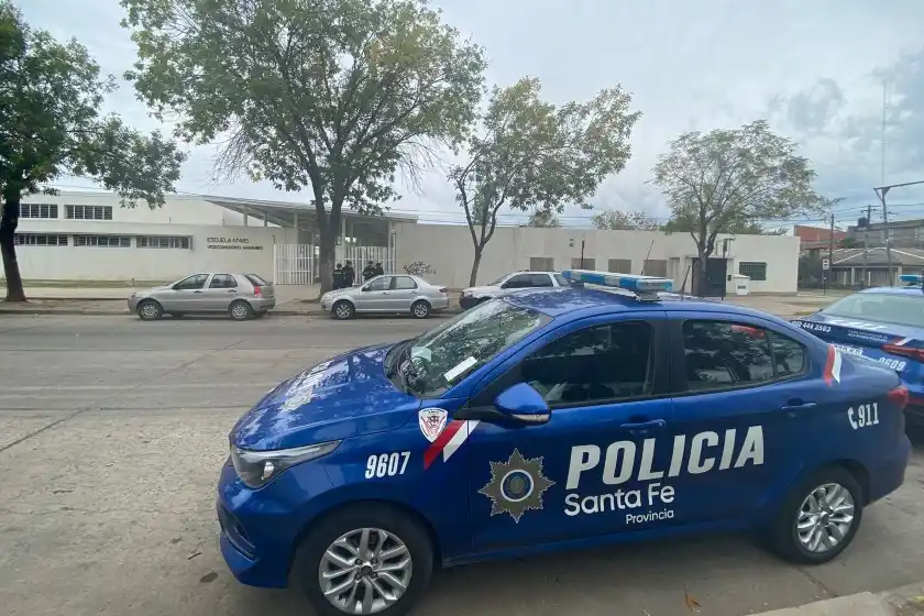 Dejaron una nota intimidante en un colegio de Villa Gobernador Gálvez y hubo una amenaza de bomba