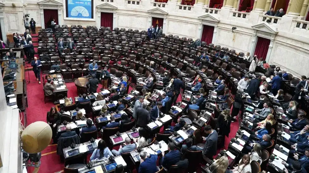 Sesión caliente en Diputados: el oficialismo busca "blindar" al presidente del Banco Central
