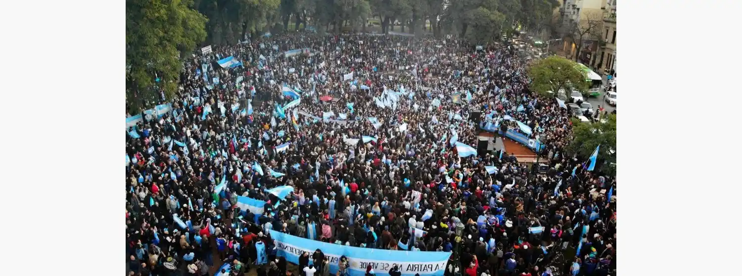 La militancia se mudó a Parque Lezama a pedido de Cristina.