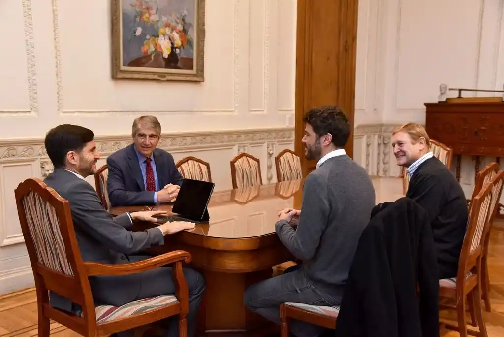 El gobernador con Juan Monteverde