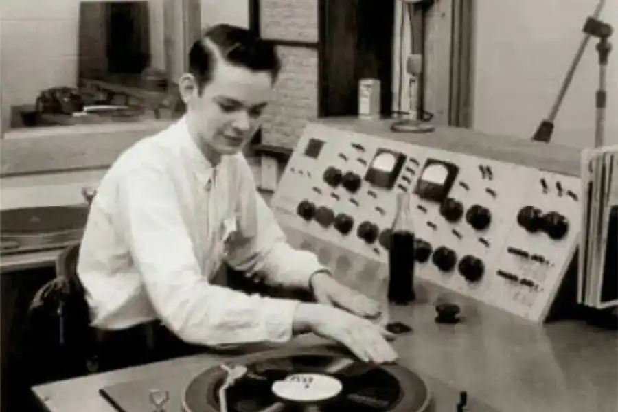 Primer DJ de la historia, Ray Newby