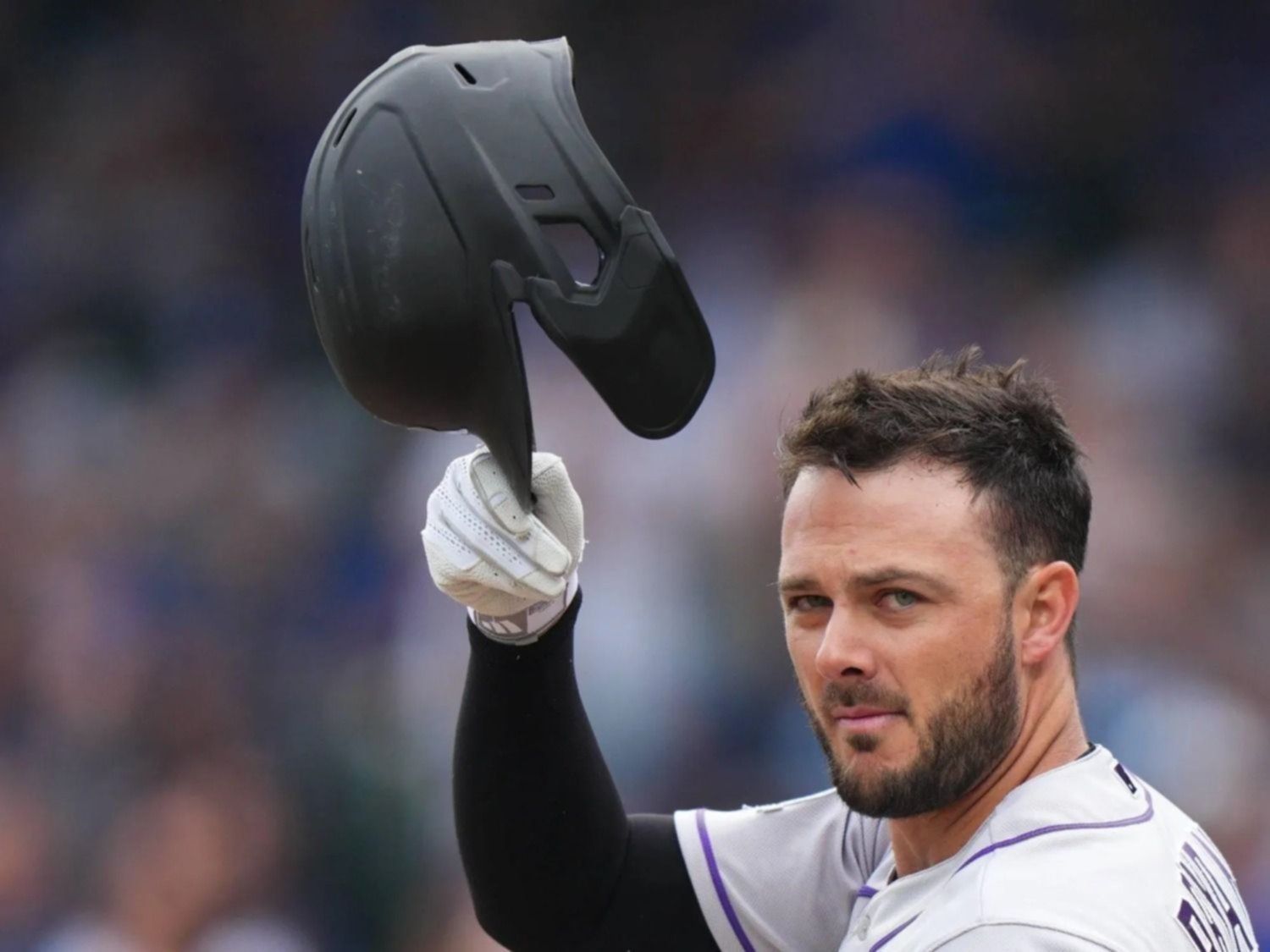 Kris Bryant de los Rockies recibe una fuerte ovación en su regreso a Chicago