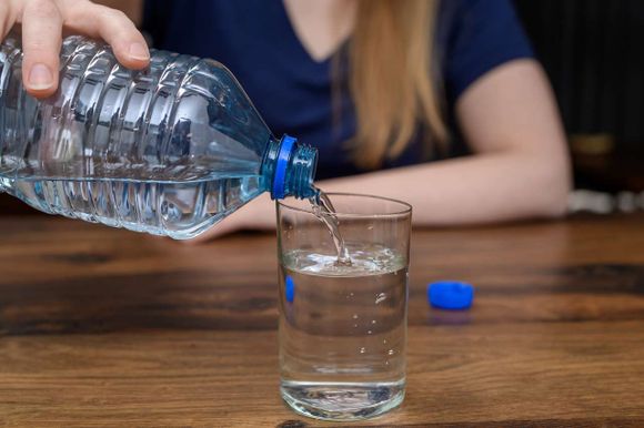 A BEBER AGUA: esto es lo que le pasa a tu organismo si no ingieres suficiente líquido