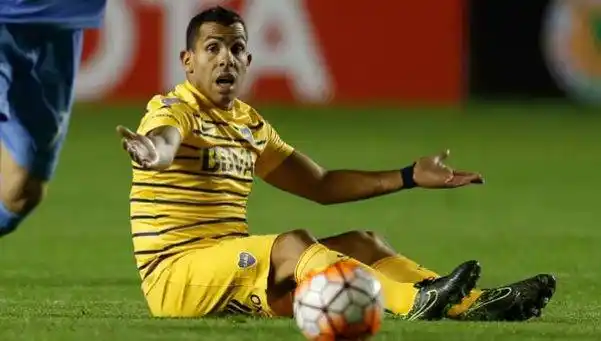 Tevez: "No hay ninguna posibilidad de que me vaya de Boca en junio"