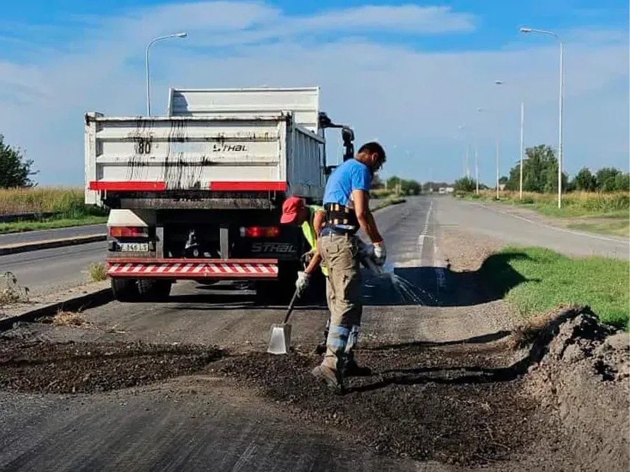 Tareas de bacheo en la 33.