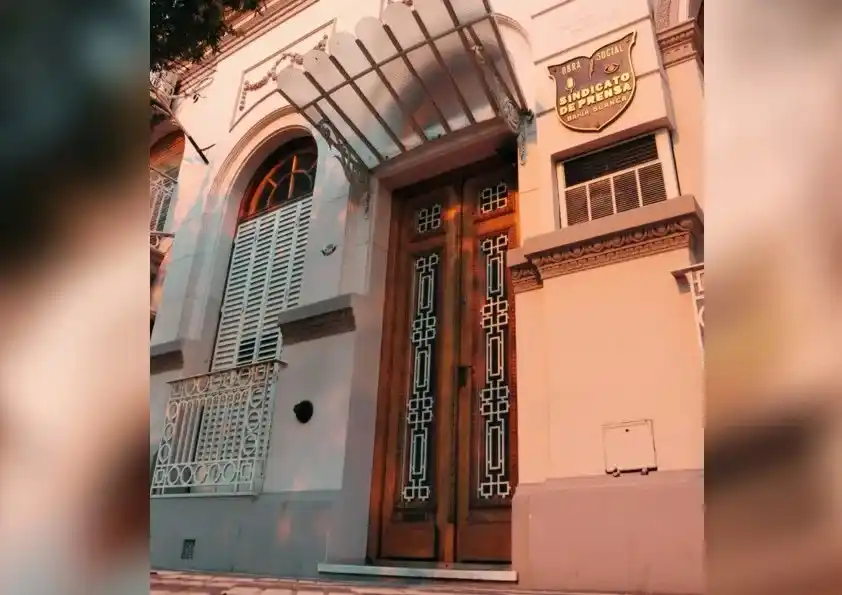 Polémica por co conductora hecha con IA.