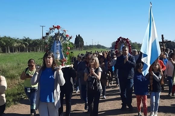 Fieles de la Virgen de Luján caminaron hasta Río Tala