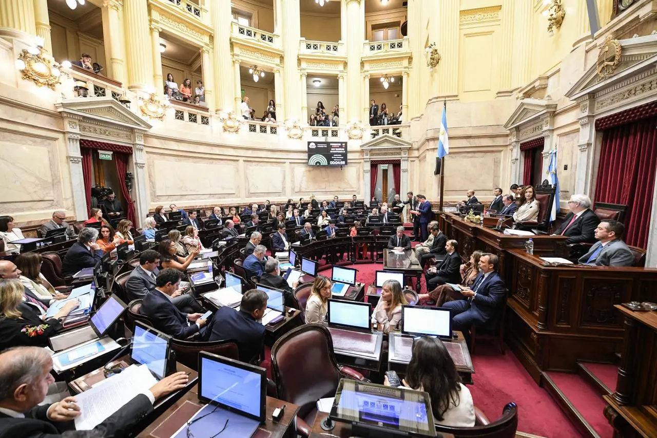 El Gobierno nacional logró la media sanción de la reforma laboral en el Senado.
