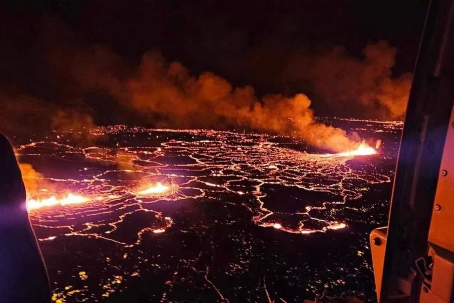 El volcán hizo erupción a raíz de un terremoto. Foto: Protección Civil de Islandia