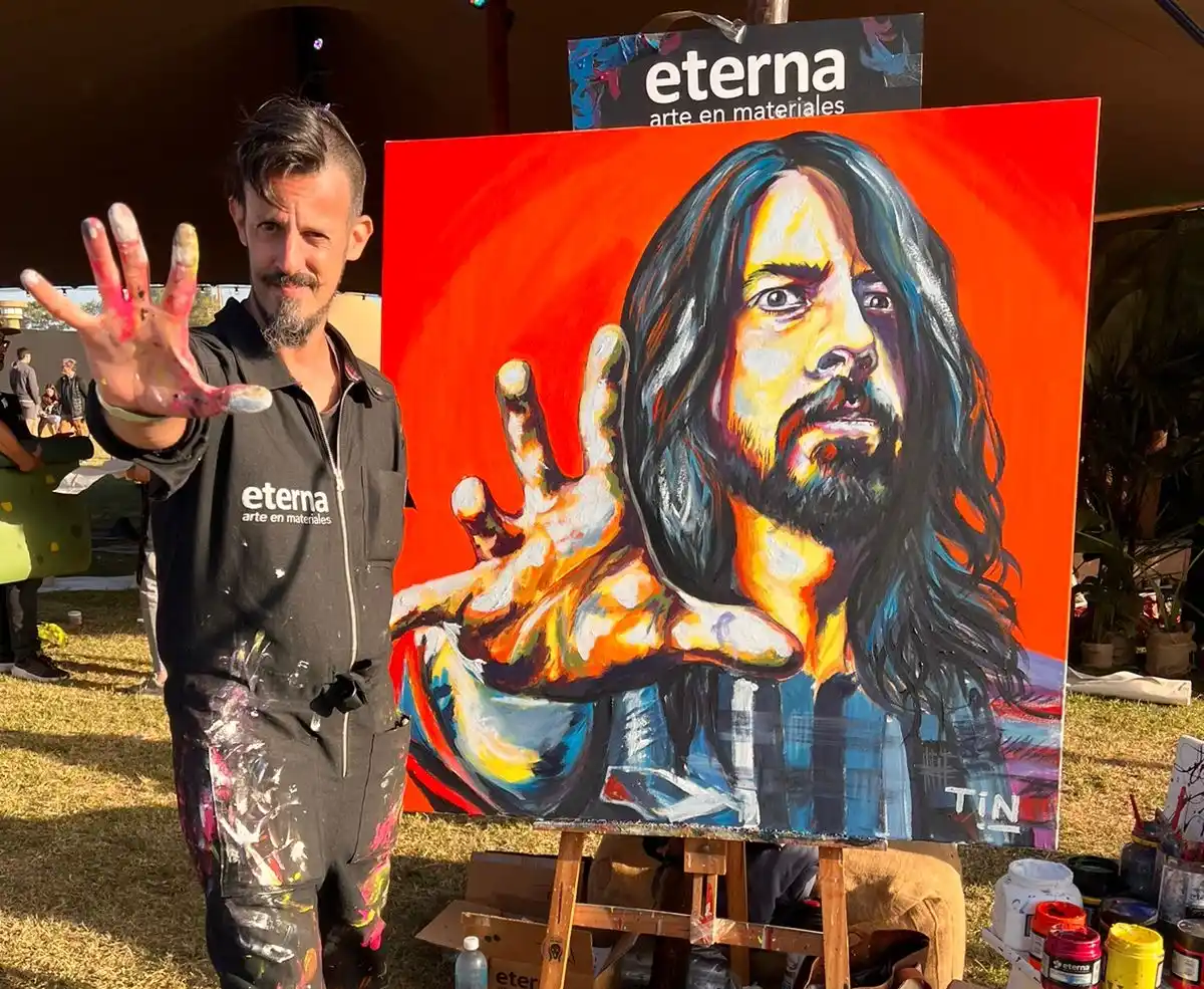 Tin Rocktámbulo, el vecino de San Vicente que deleitó a Foo Fighters con su obra