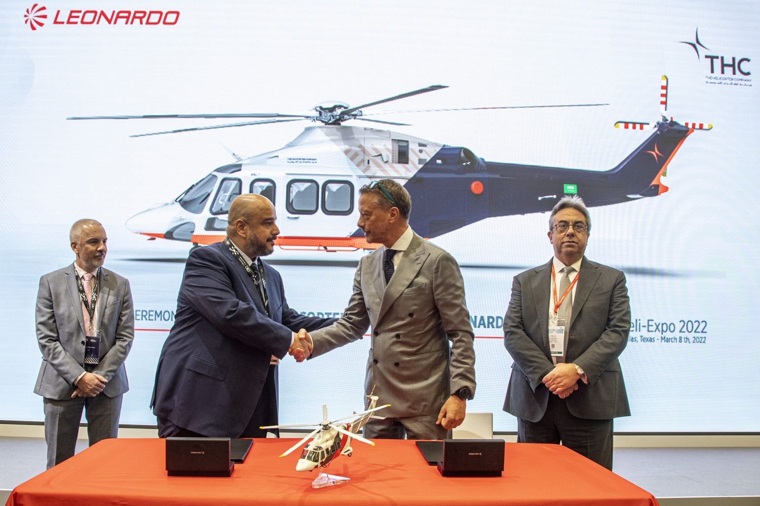 Leonardo cierra contrato por 16 AW139 adicionales para THC, de Arabia Saudita