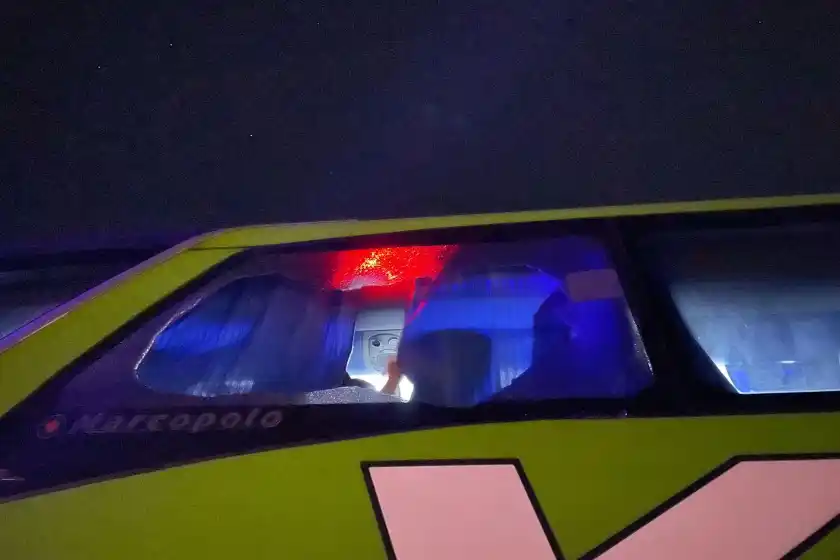 Atacaron a piedrazos el micro de River cuando salía del Coloso