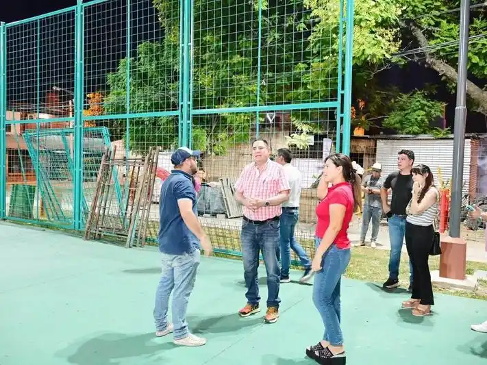 Jofré visitó la obra de la plaza y playón del 
barrio Fontana que está en su tramo final