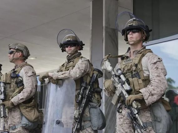 Estados Unidos movilizó marines en apoyo a las redadas migratorias