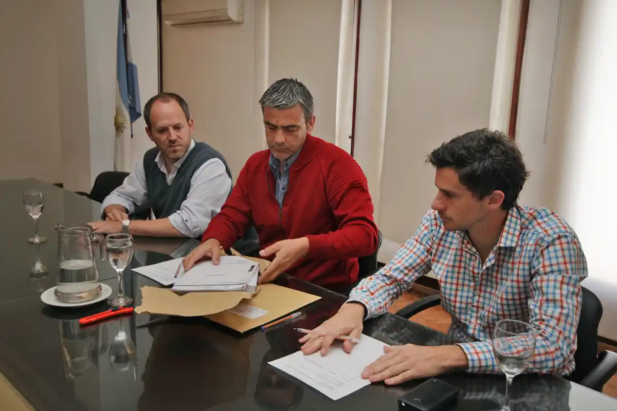 Dos ofertas para remodelar el Mercado de Flores del Cementerio