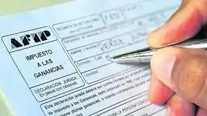 Ganancias: las escalas y deducciones acordadas entre el Gobierno y la CGT