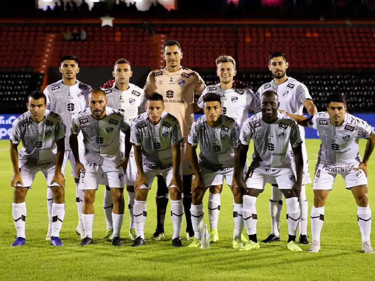 Platense vuelve al fútbol grande