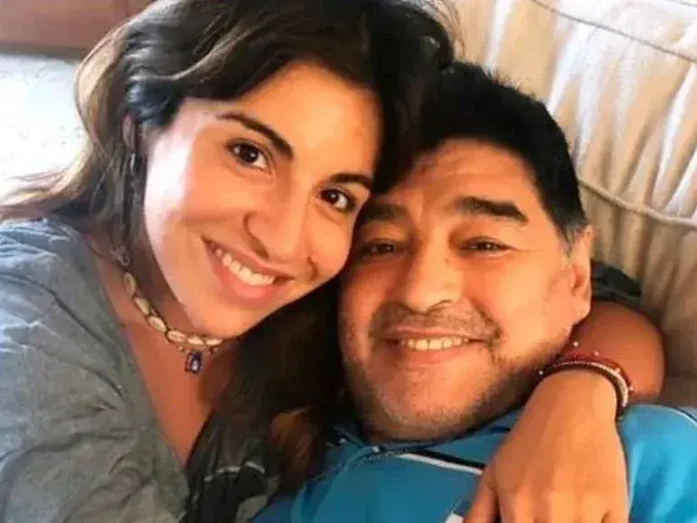 Gianina junto a su papá Diego Maradona.