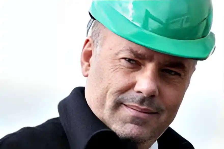 Quién es el empresario que haría el imponente puerto que anunció el vocero Adorni