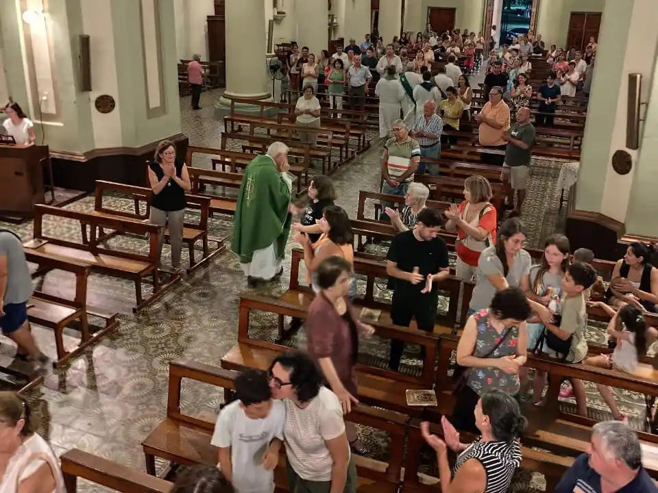 Emotiva despedida al sacerdote Eduardo Canzonetta