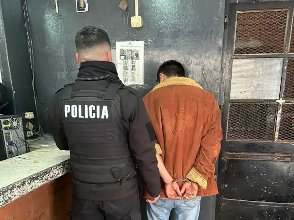 Detuvieron a un hombre que robó mercadería de un local del centro