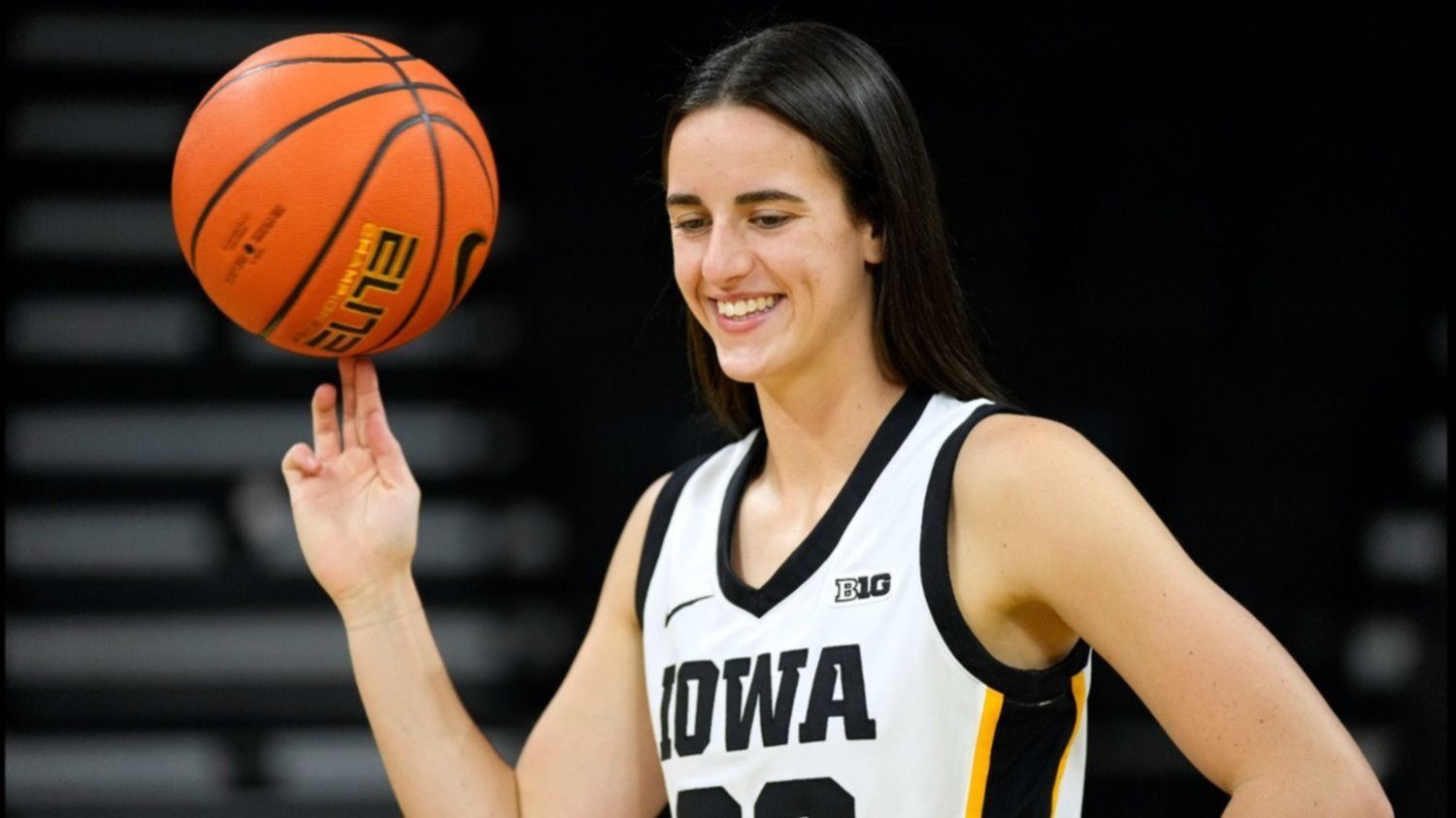 Caitlin Clark firma histórica colaboración con Wilson en la WNBA