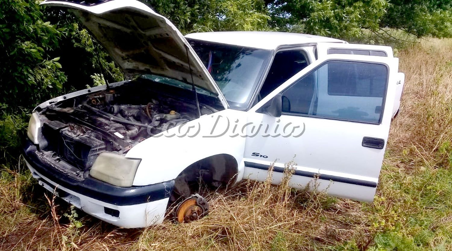 Oculto entre los árboles, dejaron abandonado el vehículo robado el sábado a la noche
