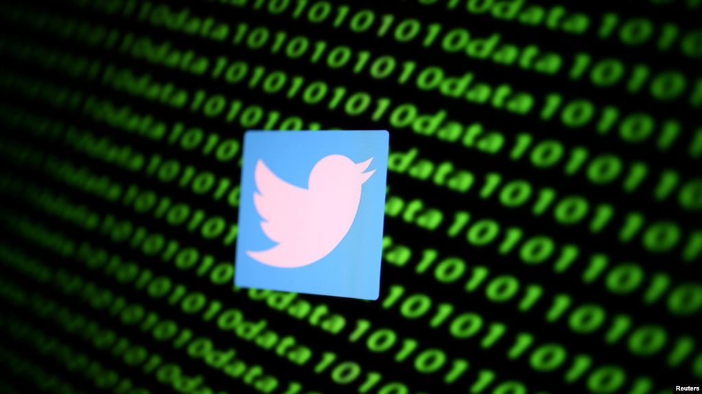 Twitter prueba etiquetas y moderación comunitaria para alertar sobre mentiras de figuras públicas